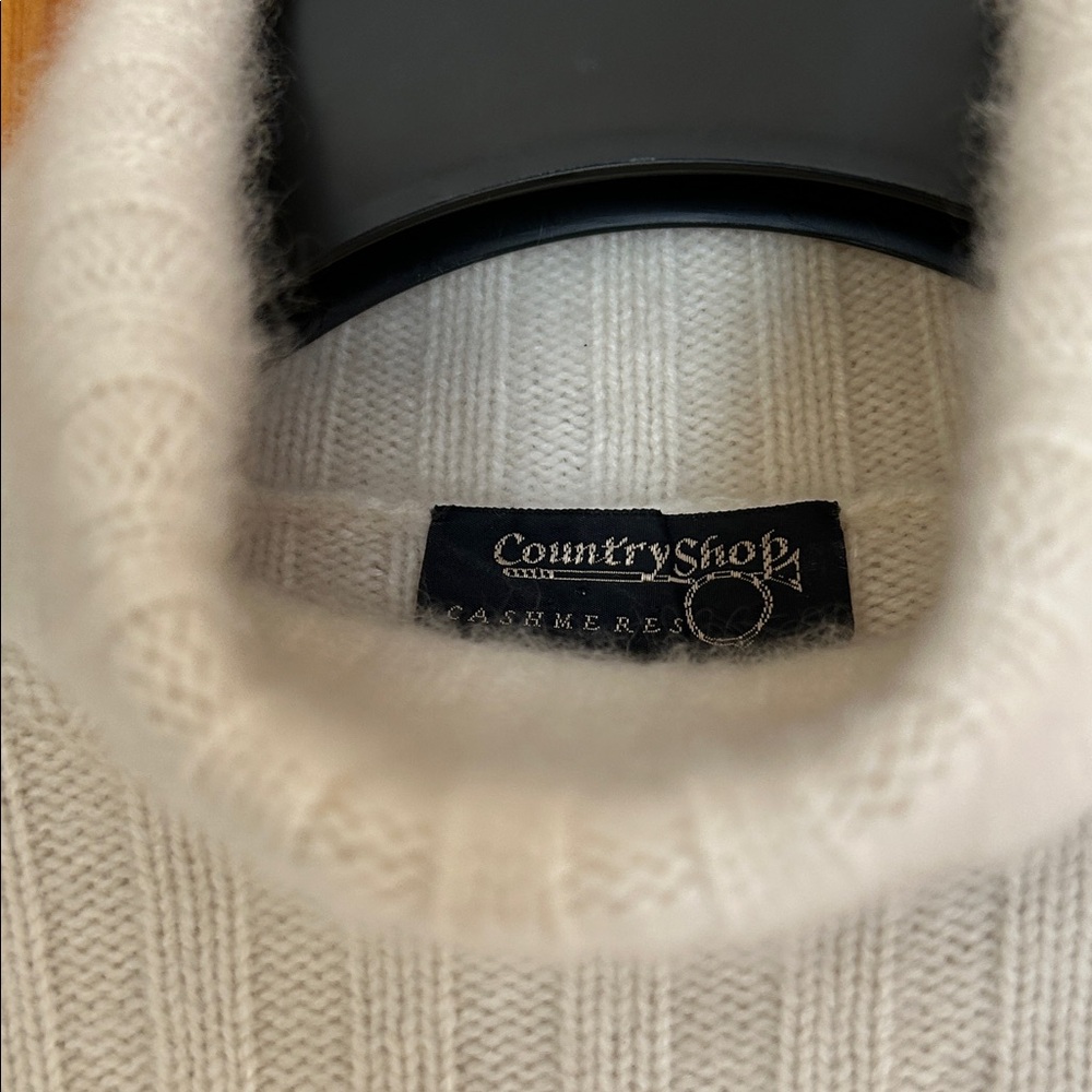 Country Shop Women's White Cashmere Turtleneck Sweater